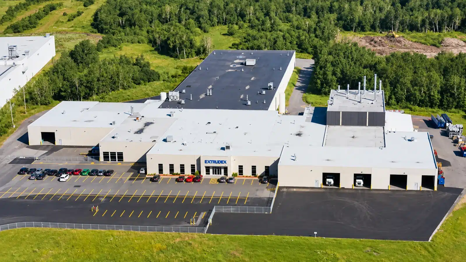 Extrudex Aluminium (Québec) — Saint-Nicolas, réalisation de Constructions M