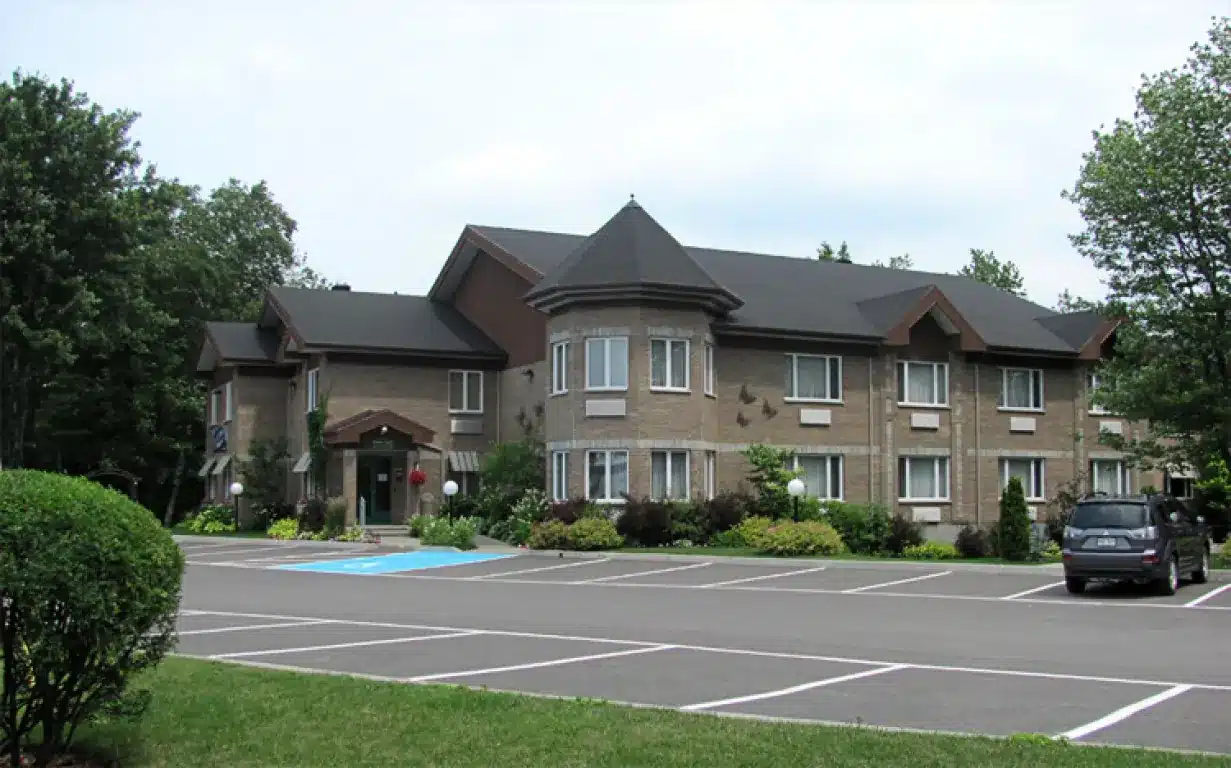 Hôtel Motel Bernières — Saint-Nicolas, réalisation de Constructions M